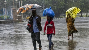 Mehr als 450.000 Menschen fliehen vor Zyklon