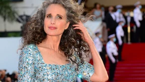 … in dem die Haare grau werden