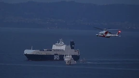 Marine befreit von Migranten gekapertes Frachtschiff