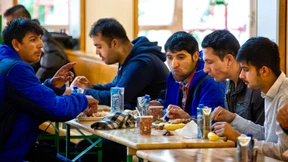 Wasser läuft, und Essen gibt es auch