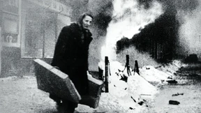 Durch den Krieg gekrochen