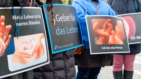 Abtreibungsgegner stehen wieder vor Beratungsstätten für Schwangere