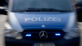 Bewaffneter Mob will Berliner Imbiss stürmen