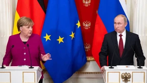 Merkel und Putin verteidigen Iran-Atomabkommen