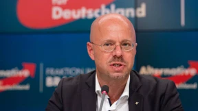 Kalbitz soll Kontakte zu Extremisten auflisten