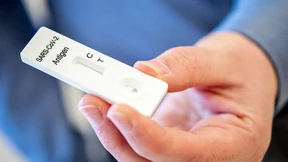 Große Mengen an Corona-Schnelltests illegal im Handel