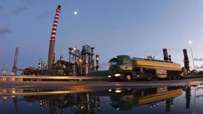 Schweiz zapft Notreserve für Benzin an