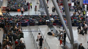 Erst Koffer-Chaos, dann wird ein Flugsteig geräumt