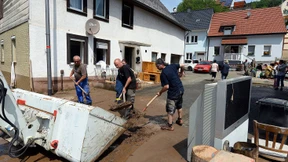 Wassermassen, Schlamm und Geröll