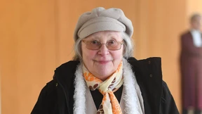 Sparkassen-Kundin kämpft vor BGH um weibliche Anrede