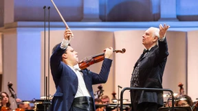 Spielt das Orchester ein anderes Stück, muss der Pianist schnell reagieren