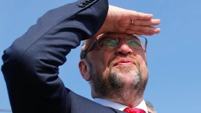 Schulz greift Merkel an. Und trifft sich selbst