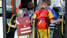 Auf dem Land fahren fast nur Schüler mit dem Bus