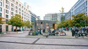 „Fliegendes Künstlerzimmer“ landet im Bahnhofsviertel