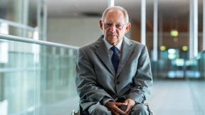 Schäuble kämpft weiter um Merz