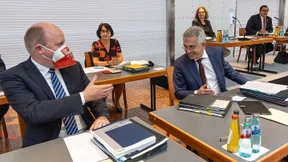 Frankfurt gut 400 Millionen im Minus