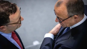 Eine große Hilfe ist Spahn dem Kanzler bisher nicht