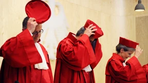 Bremst Karlsruhe die Europäische Zentralbank?