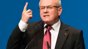 Kauder: Flugverbotszone würde Problem nicht lösen