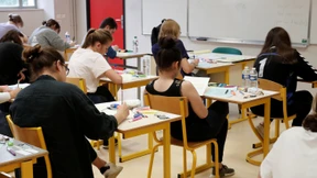 Achtjähriges Kind tritt zum Abitur an