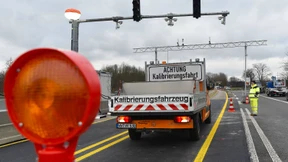Hessen Mobil reagiert auf Unfälle vor Lastwagen-Waage