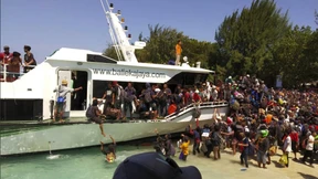 Behörden bringen Touristen in Sicherheit