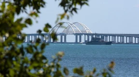 Russischer Tanker nahe Krim-Brücke beschädigt