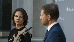 Kretschmers Stolpern und Baerbocks Blick