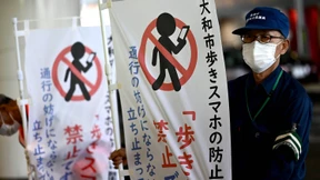 Stadt in Japan führt Handy-Verbot für Fußgänger ein