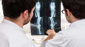 Schlange stehen für einen Arzttermin