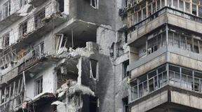 Offenbar Verschüttete nach Angriff auf Kunstschule in Mariupol