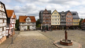 Einbahnstraßen durch die Häuser