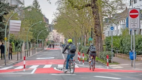 Grüneburgweg fast vollständig Fahrradstraße