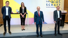 Scholz wirbt für Zeitungslektüre