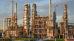 Bund schaltet sich in Streit um verschmutztes Öl ein