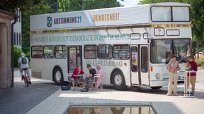 Mit dem Bus zur Sozialen Plastik