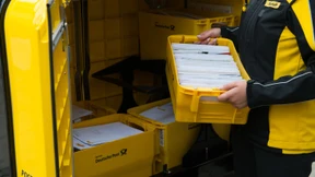 Mann bekommt 1700 identische Briefe vom Finanzamt