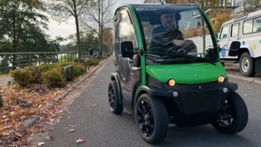 Überdachter E-Scooter im Test