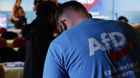 Polizeieinsatz und Drohungen gegen Schulleiter