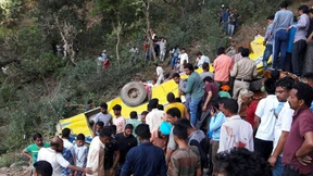 Zahlreiche Todesopfer bei Schulbusunglück in Indien