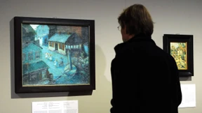 Sie träumten von Mädchen im Sommerkleid auf blühender Wiese