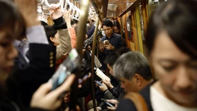 Geräteturnen in der U-Bahn