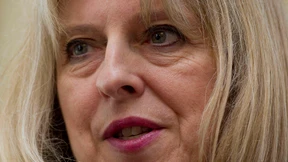 Hilflose Innenministerin im Krawallfeuer