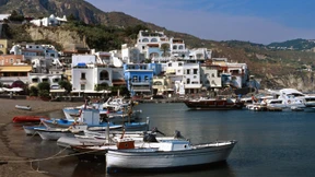 Priester auf Ischia geht Beziehung mit einer Frau ein