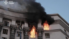 Regierungsgebäude in Flammen