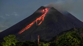 Vulkan Merapi spuckt Lava
