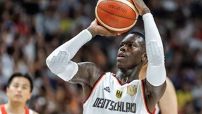 Dennis Schröder und Judoka Anna-Maria Wagner tragen Fahne