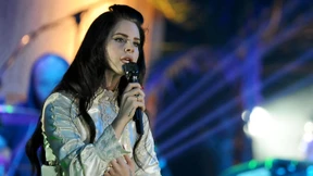 Sie seufzt den amerikanischen Traum