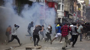 Der frühere DJ setzt auf Tränengas