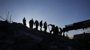 Zahl der Erdbeben-Toten auf über 15.000 gestiegen